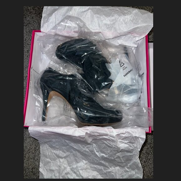 NWT Vince Camuto Evergreen Elvin Suede Ankle Booties Women's Size 8.5 - Picture 10 of 16